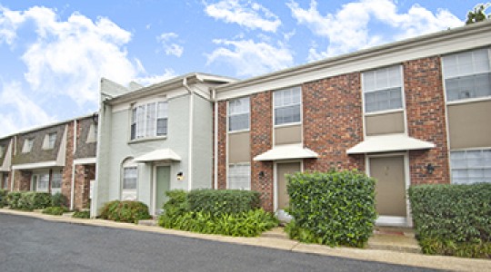 1st Lake Apartments in New Orleans, Louisiana
